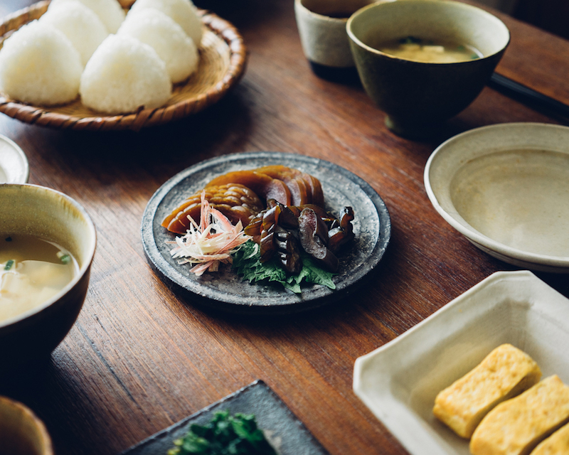 日章冠 粕漬のある食卓